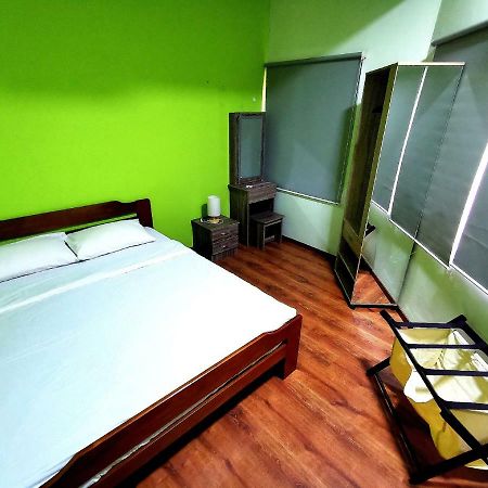 Fat Rhino Hotel Kota Kinabalu Bagian luar foto