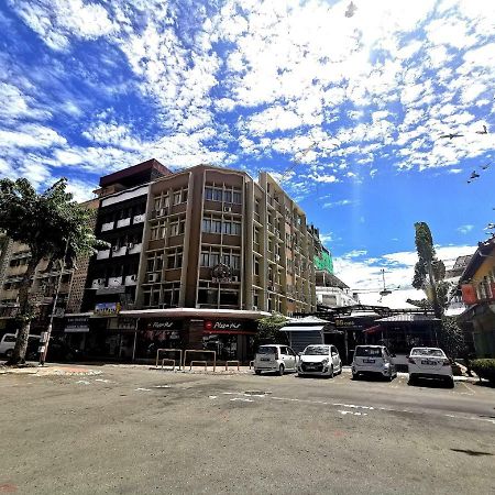 Fat Rhino Hotel Kota Kinabalu Bagian luar foto