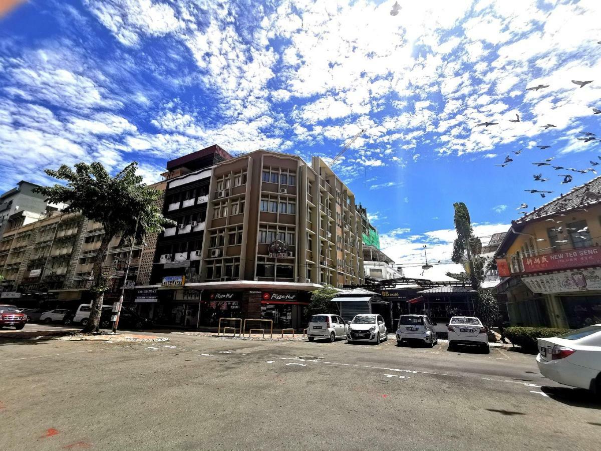 Fat Rhino Hotel Kota Kinabalu Bagian luar foto